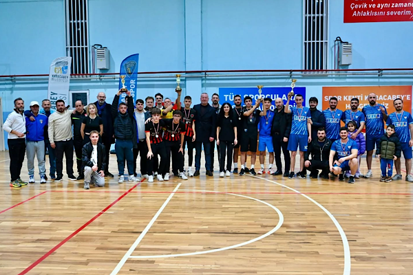 Karacabey’de Ayak Tenisi Turnuvası sona erdi<