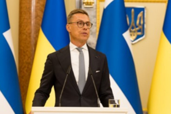 Stubb, Paralimpik sporcuları sarayda ağırladı<