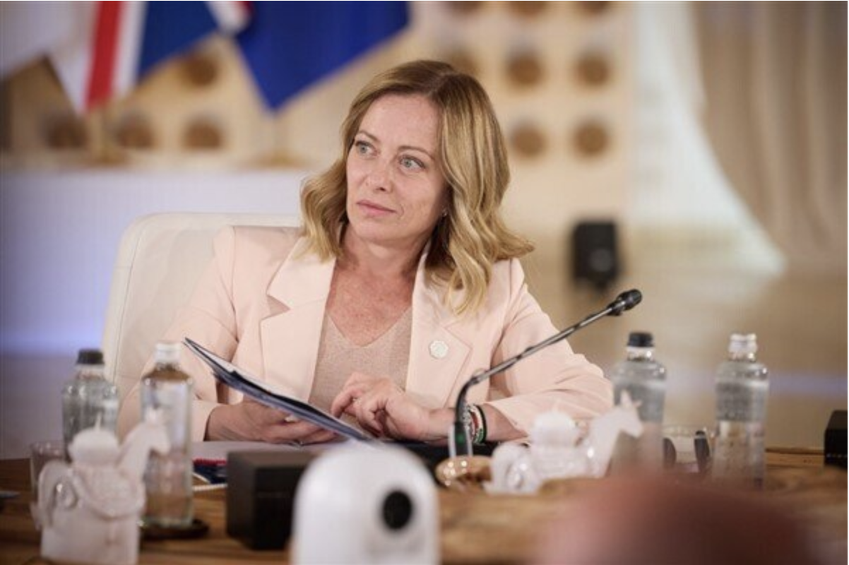 Meloni: İllegal göçle mücadelede kararlılığımızı engelleyemezsiniz<