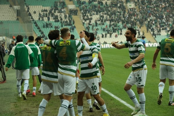 Bursaspor, ikinci yarıya Trabzon deplasmanında başlıyor