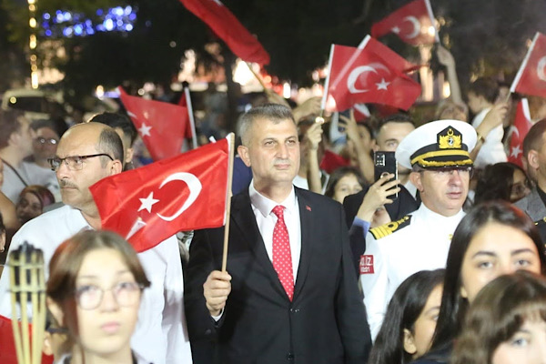 Sezer: İstiklal mücadelemizin bütün kahramanlarını şükranla yad ediyorum<