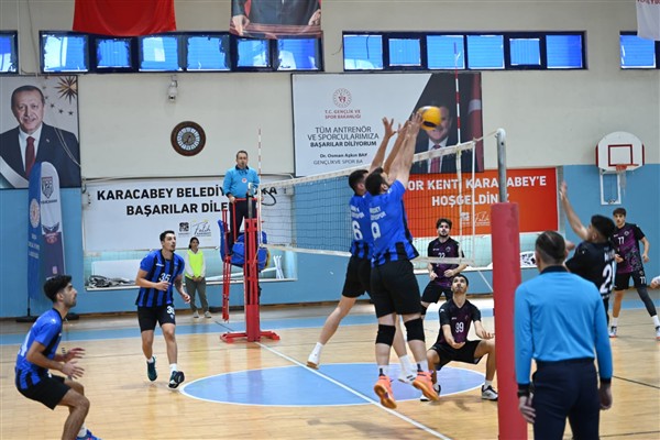 Karacabey Belediyespor Voleybol Takımı'ndan galibiyet<