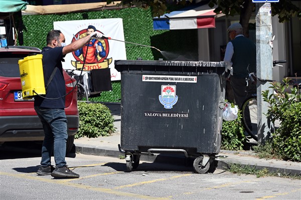 Yalova Belediyesi’nden çöp konteynerlerine dezenfeksiyon çalışması<