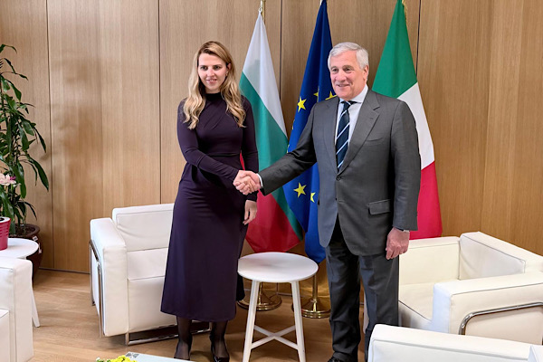 Bulgaristan Dışişleri Bakanı Petrova, İtalyan mevkidaşı Tajani ile görüştü<