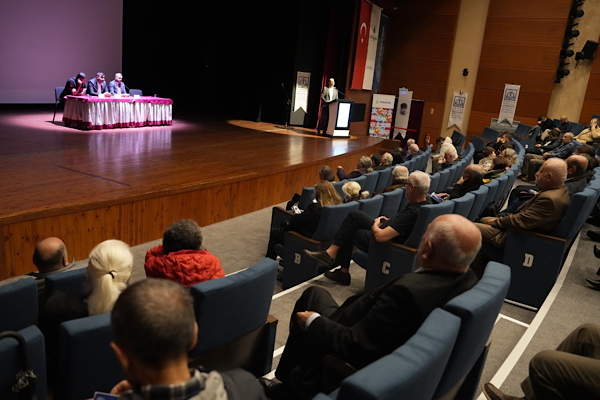 Kartal’da “Depremi Tanımak, Depremle Yaşamak” paneli düzenlendi