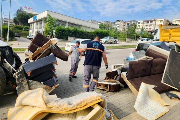 Nilüfer'de kent genelinde temizlik çalışmaları devam ediyor<
