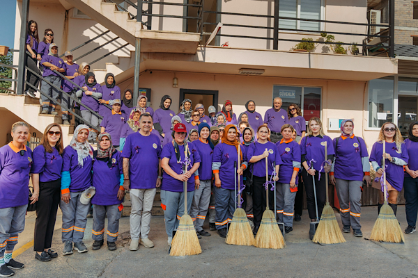 Alanya'da “Mor Umutla Temiz Bir Alanya” kadına şiddete karşı farkındalık etkinliği