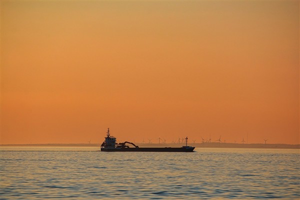 Çanakkale Boğazı’nda arızalanan tanker, Bozcaada Demir Sahası’na demirletildi