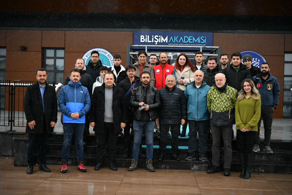 Başkan Büyükkılıç'tan Bilişim Akademisi'ne ziyaret<