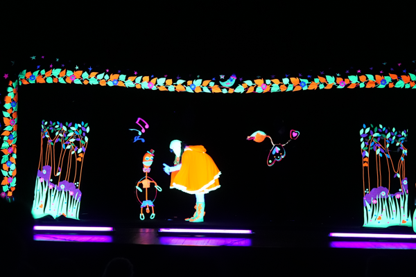 Maltepe'de “Islık Çalan Kırmızı Başlıklı Kız” adlı tiyatro oyunu sahnelendi