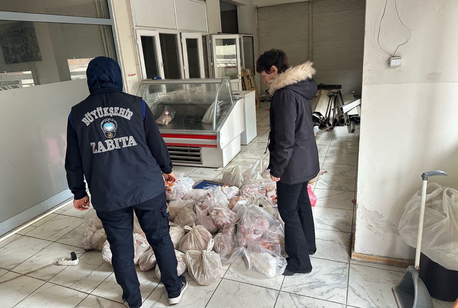 Diyarbakır Büyükşehir Belediyesi ekipleri, tarihi geçen 278 kg ete el koydu<