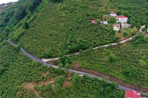 Boztepe-Orhaniye Grup Yolu sıcak asfalt ile buluşuyor<