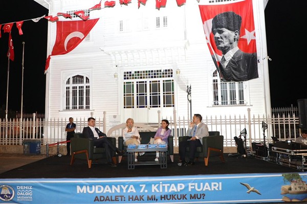 Mudanya 7. Kitap Fuarında söyleşiler gerçekleştirildi<
