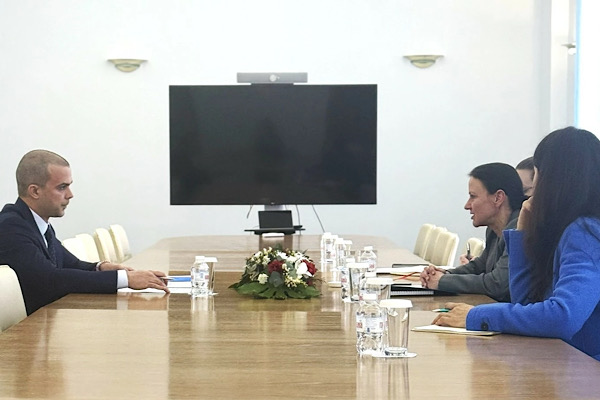 Mladenova, BSMEPA ve BIA yetkilileri ile görüştü <