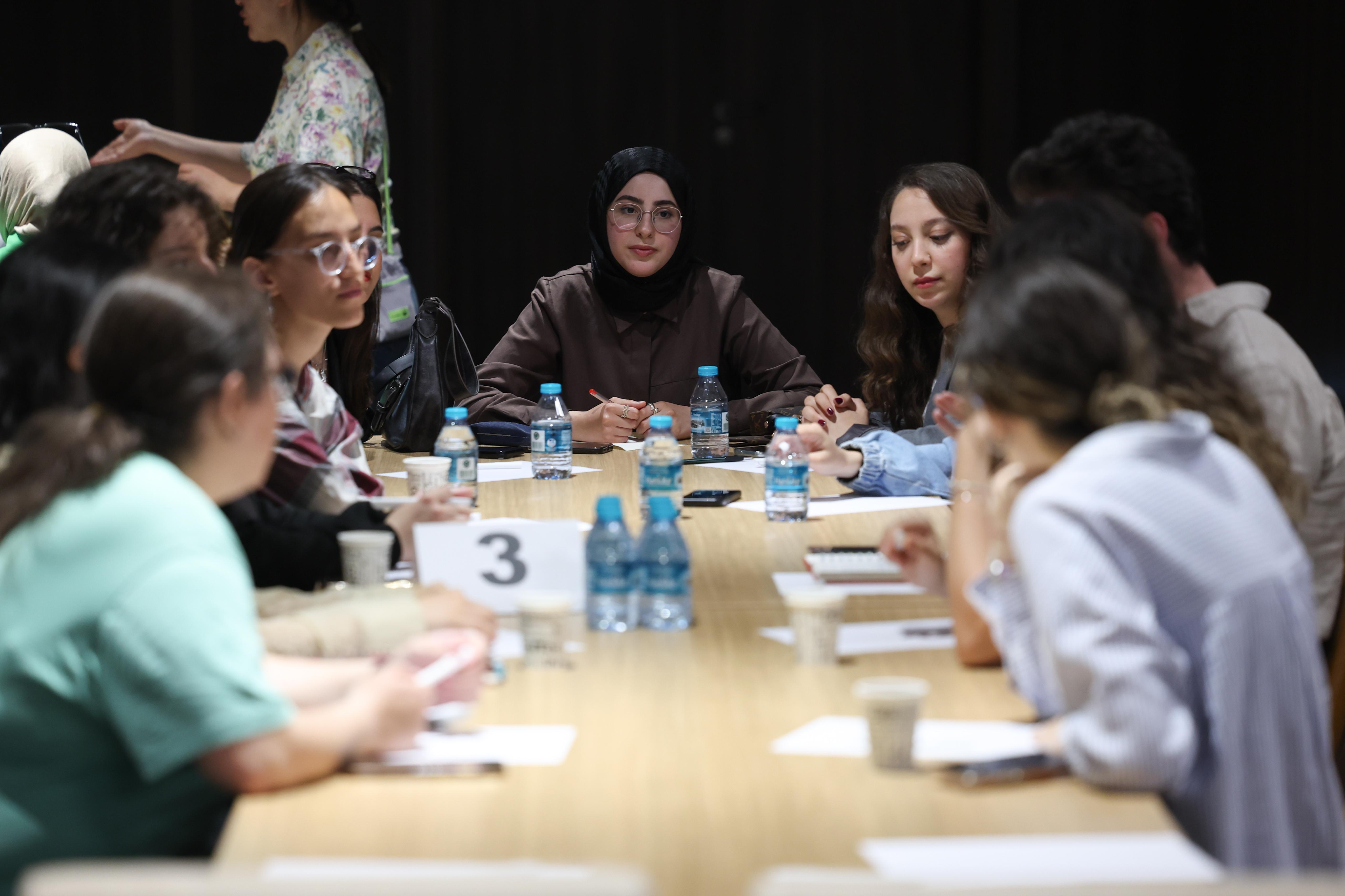 Gençler, iklim sorunları için buluştu<