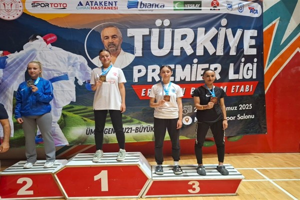 Nazlı Bozkurt, Türkiye Karate Şampiyonası’nda Türkiye 3'üncüsü oldu<
