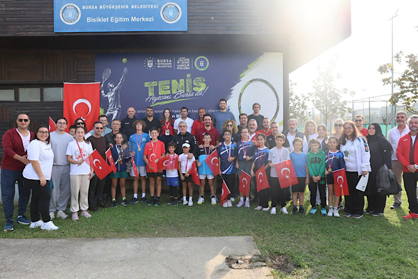 Bursa’da Cumhuriyet Tenis Turnuvası düzenlendi<
