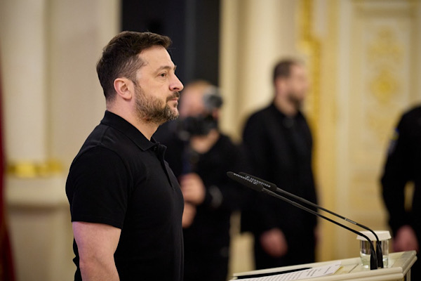 Zelenski: AB ile müzakere sürecini ilerletmeye devam ediyoruz<
