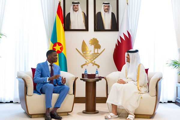 Al Thani, Grenada Başbakanı Mitchell ile bir araya geldi<