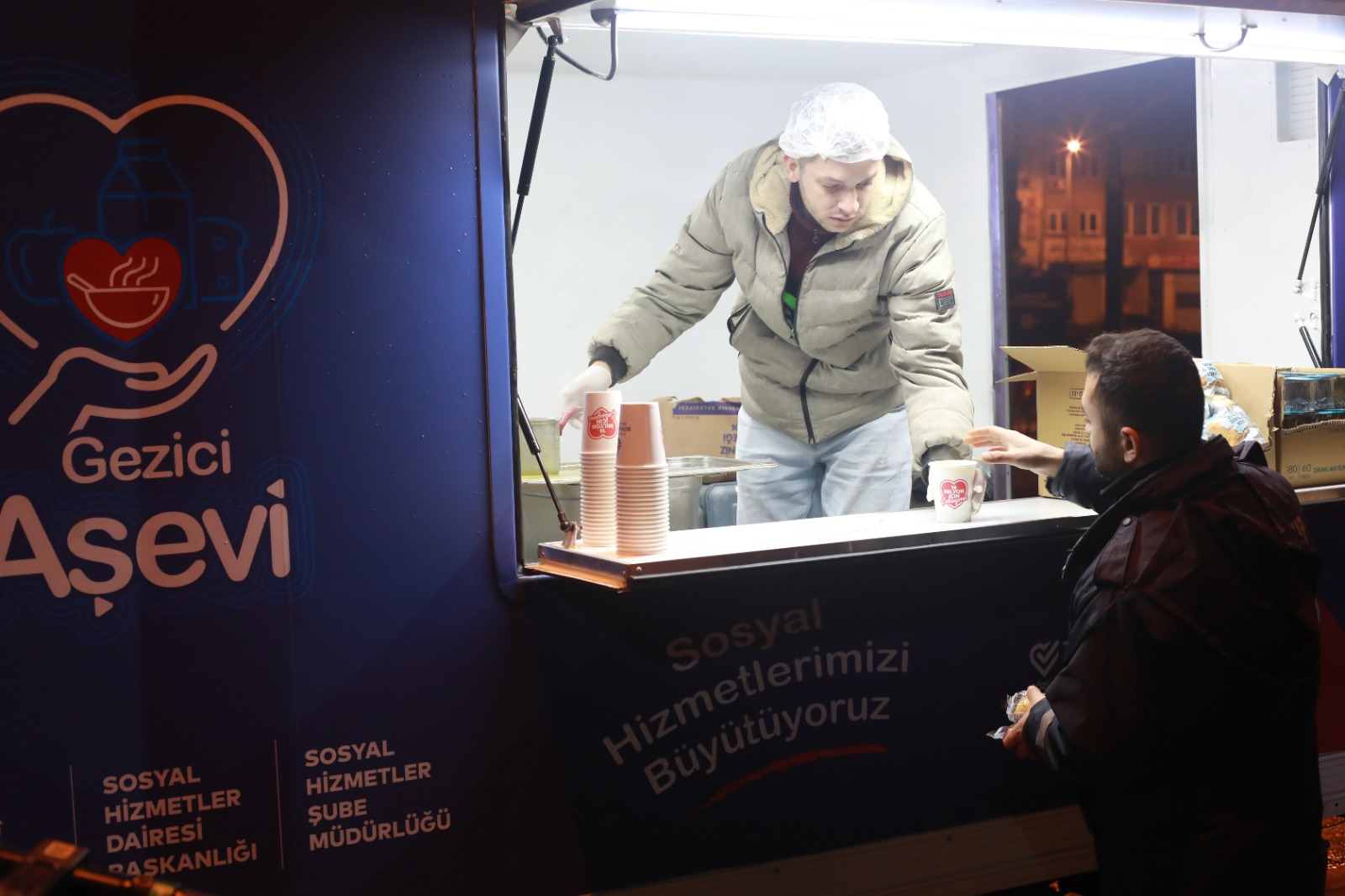 İBB’nin Gezici Aşevleri hizmete girdi