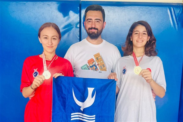 29 Ekim Taekwondo Şampiyonası’nda Aliağa’ya 2 altın madalya<