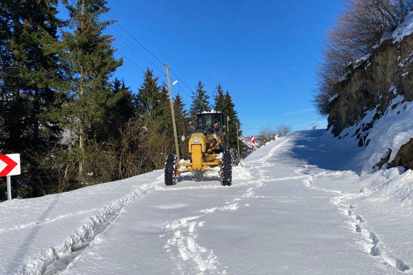 Trabzon Büyükşehir Belediyesi, 84 mahalle yolunu ulaşıma açtı<