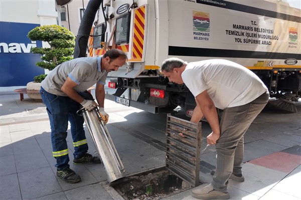 Marmaris Belediyesi'nden mazgal, ızgara ve dere yataklarında temizlik çalışması<
