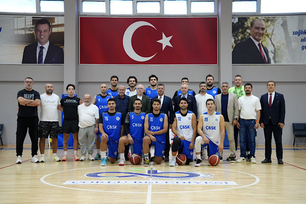 Başkan Sarıkurt, ÇBSK Basketbol A Takımı’nın antrenmanını ziyaret etti<