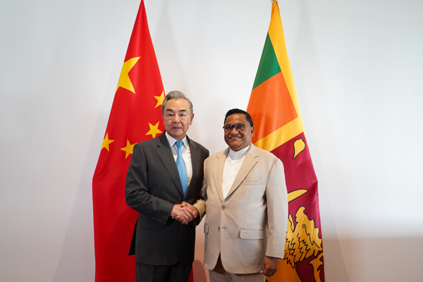 Wang Yi: Çin, Sri Lanka ile kader birliğini ilerletmeye hazır<