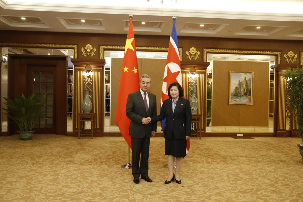 Çin ve Kuzey Kore dışişleri bakanları bir araya geldi<