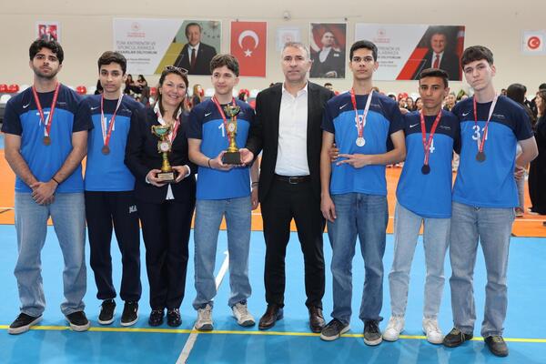 Hatay’da voleybol heyecanı kupa töreniyle noktalandı<