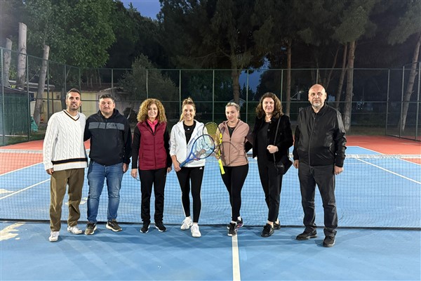 Orhangazi’de 19 Mayıs Tenis Turnuvası <