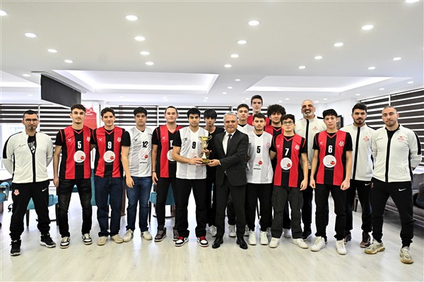 Muratpaşa Belediyesi U-18 Basketbol Takımı Bölge Şampiyonası'na katılacak<