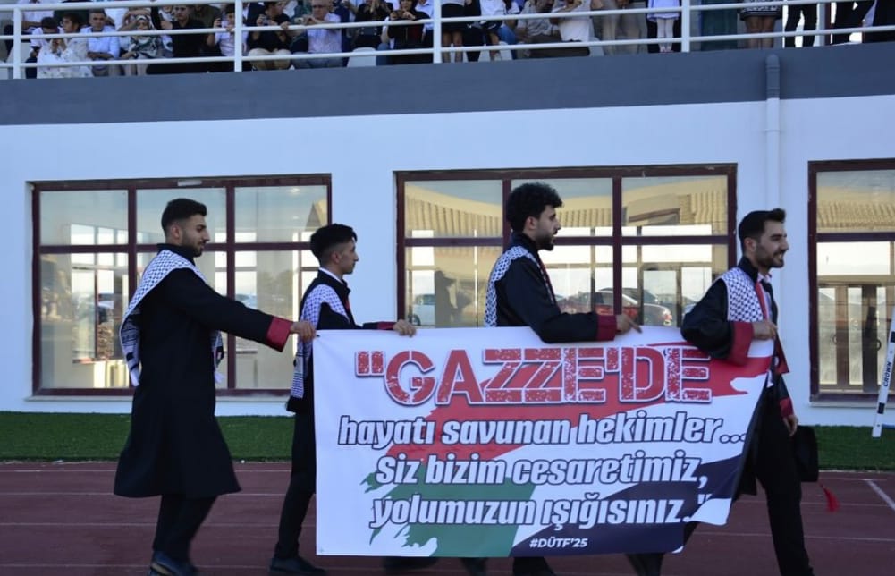 Dicle Üniversitesi Tıp Fakültesi Mezuniyet Töreni'nde Filistin unutulmadı