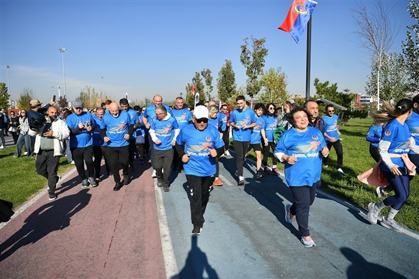Başkan Büyükkılıç, TED’in düzenlediği koşuya katıldı <
