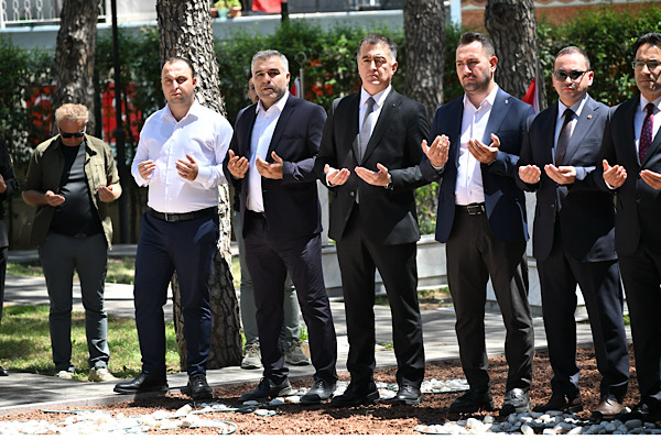 Manisa'da 15 Temmuz dolayısıyla şehitlik ziyaretleri gerçekleştirildi<