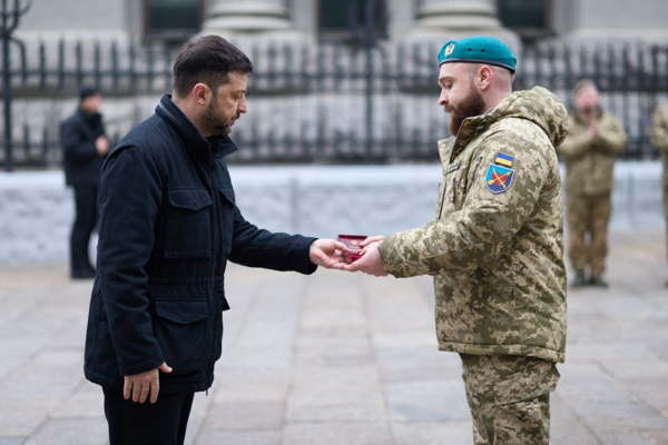 Zelenski, füze kuvvetleri ve topçu birliklerindeki askerleri kutladı<