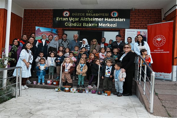 Belka Kreşi öğrencileri, Alzheimer Merkezi’ni ziyaret etti