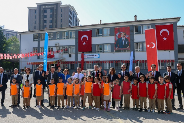 Gaziantep’te yeni eğitim öğretim yılının ilk ders zili çaldı<