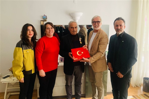İzmit Belediyesi'nden Kartepe’deki Kıbrıs gazilerine ziyaret<
