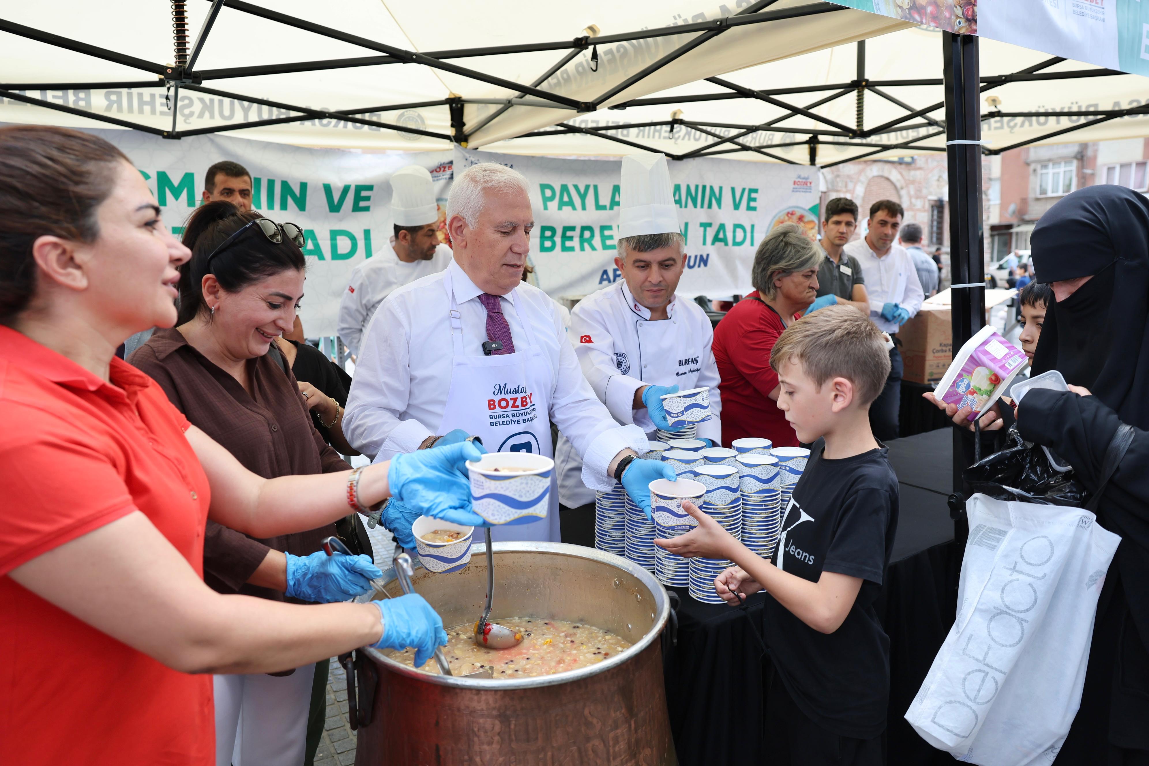 Bursa Büyükşehir Belediyesi, aşure geleneğini sürdürüyor<