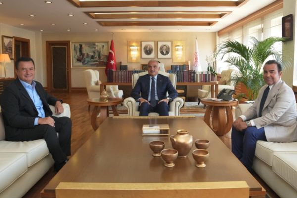 Bakan Ersoy, Acun Ilıcalı ile bir araya geldi