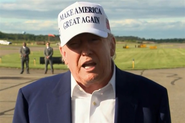Trump federal kurumlardan Harvard ile sözleşmelerini iptal etmelerini istedi<