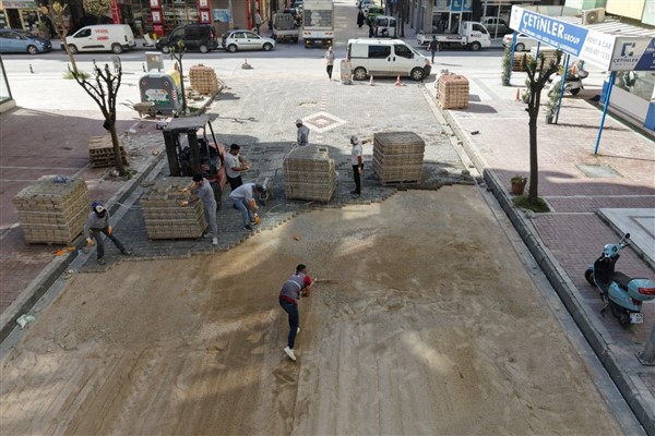 Yalova Belediyesi'nden parke yol iyileştirmesi<