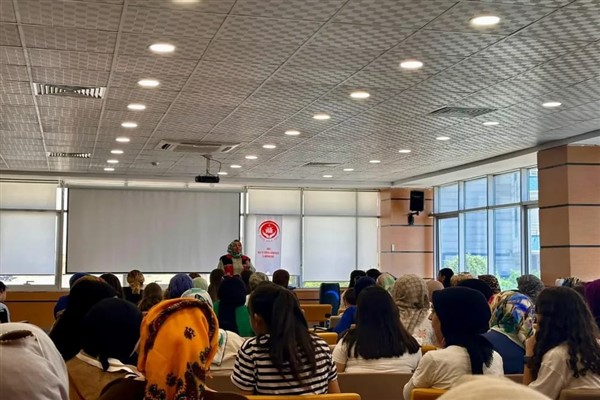 Siirt Belediyesi'nden kadınlara yönelik “Aile Eğitim Programı” semineri