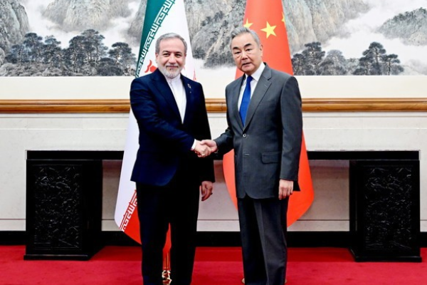 Wang Yi, İranlı mevkidaşı Arakçi görüştü<