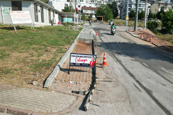 İzmit Belediyesi'nden Gündoğdu Mahallesi'ne yeni beton kaldırım<