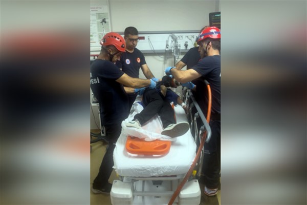 İzmir İtfaiyesi’nden hayat kurtaran operasyon<