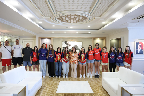 Antalya Büyükşehir Belediyesi başarılı sporcuları ağırladı<