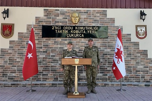 Kara Kuvvetleri Komutanı Bayraktaroğlu, Çukurca'da inceleme ve denetleme yaptı<